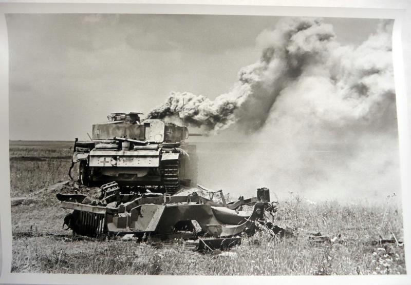 Подбитый немецкий танк, июнь - август 1943. Орловско-Курское-Харьковское направление.&nbsp;Видео «Павел Трошкин» с этой фотографией.