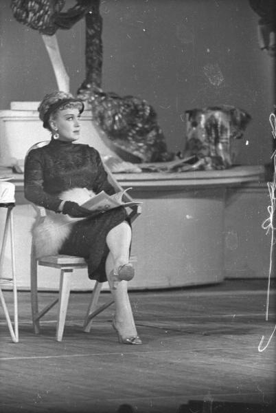 Сцена из спектакля «Только мечта» в Московском театре оперетты, 1959 год, г. Москва. В роли Биби – Ираида (Ирина) Муштакова.