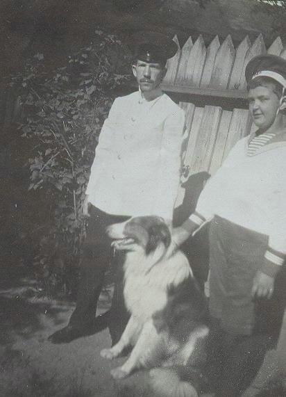 Портрет мальчика и мужчины с собакой, 1900-е