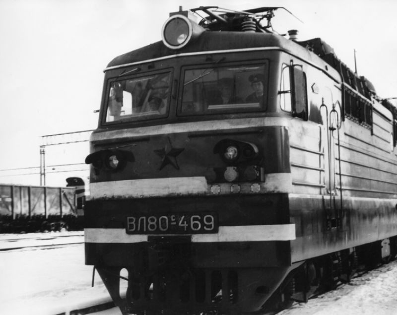 Первый электровоз, проследовавший с поездом из Череповца в Вологду, 20 декабря 1982, г. Череповец и Череповецкий район