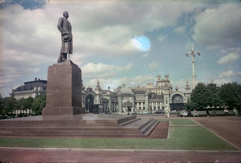 Памятник Горькому на площади Белорусского вокзала, 1960 - 1965, г. Москва