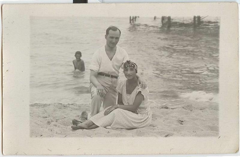 На пляже, 1920-е