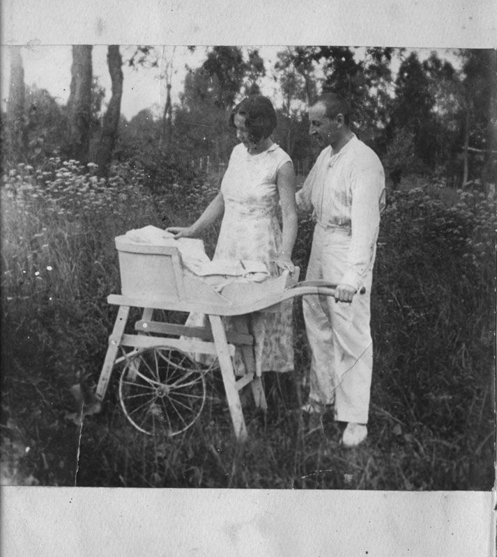 Прогулка. Из серии «Дети страны Советов», 1930-е, Муромский р-н. Из семейного архива Водопьяновых.