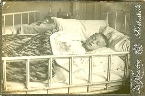 Больной ребенок, 1915 год, г. Петроград