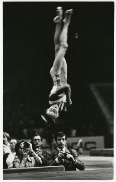 Гимнастка в прыжке, 1980-е