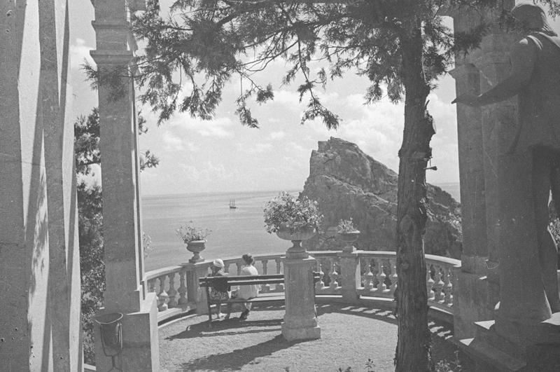 Беседка, 1930-е, Крымская АССР, пгт. Симеиз. Выставка «Отпуск одного фотографа» с этой фотографией.&nbsp;