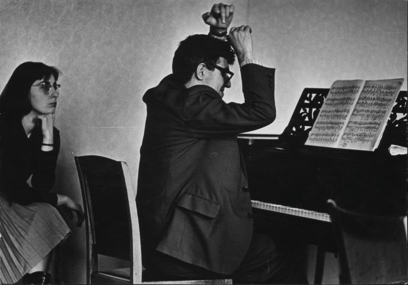 Класс Нейгауза, 1960 - 1965, г. Москва. Пиансит Лев Наумов.Выставка «Лучшие фотографии пианистов» с этой фотографией.