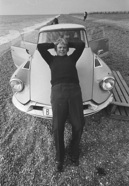 Актер Донатас Банионис на съемочной площадке фильма «Жизнь и смерть Фердинанда Люса», 1975 год. Выставка «Фотографии Юозаса Будрайтиса» и видео «За рулем» с этой фотографией.
