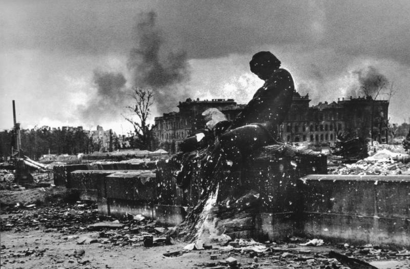 «Здесь шли бои за Рейхстаг», май 1945, Германия, г. Берлин