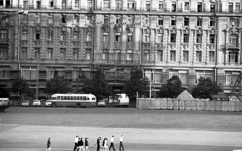 Выпускники на московской улице, 1967 год, г. Москва
