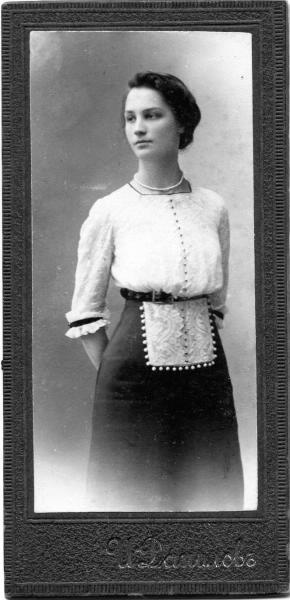 Портрет девушки, 1913 год