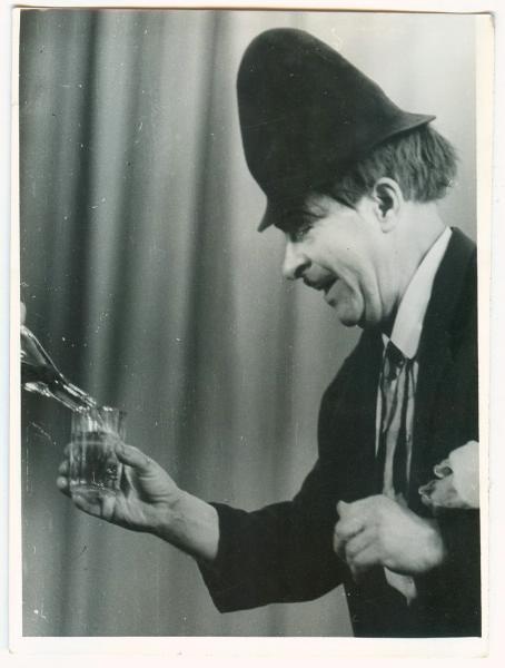 Клоун Карандаш, 1960-е. Народный артист РСФСР Михаил Николаевич Румянцев в одной из реприз.