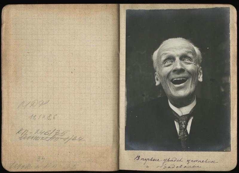 «Впервые увидел цеппелин и обрадовался», 1931 год. Выставка «Блокнот одного актера» с этой фотографией.