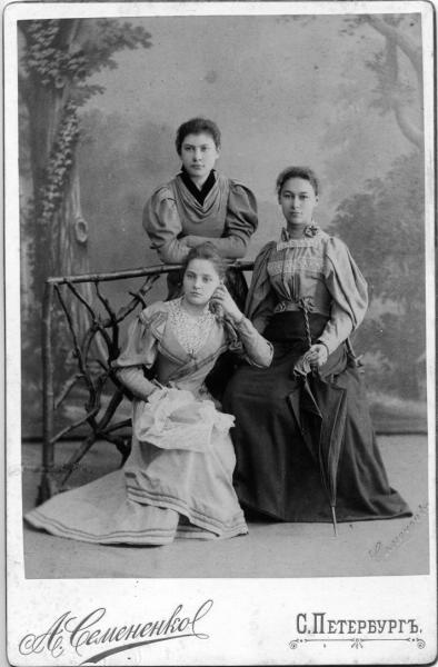 Портрет трех девушек, 1895 - 1900, г. Санкт-Петербург