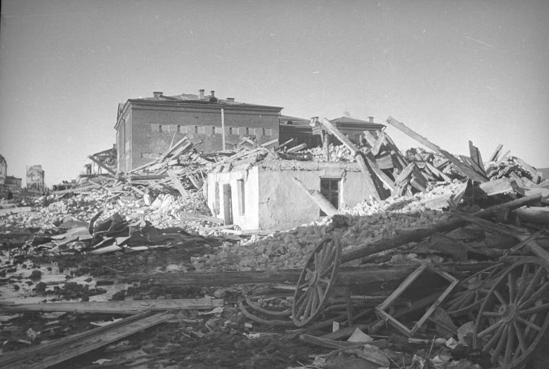 Разрушения и руины в городе, 1943 год, Смоленская обл.