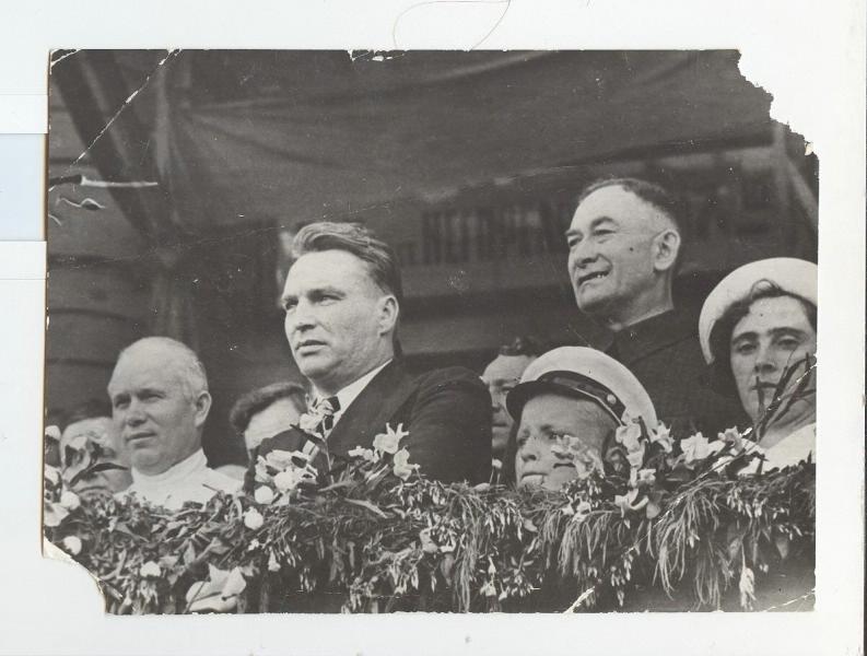Никита Хрущев и Валерий Чкалов на митинге, 20 - 30 июня 1937, Минская обл., Дзержинский р-н, Негорелая станция