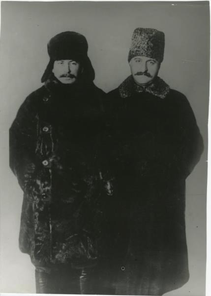 Иосиф Сталин и Серго Орджоникидзе, 1920-е. Видео «Товарищ Серго. От фельдшера до "отца" тяжелой промышленности» с этой фотографией.