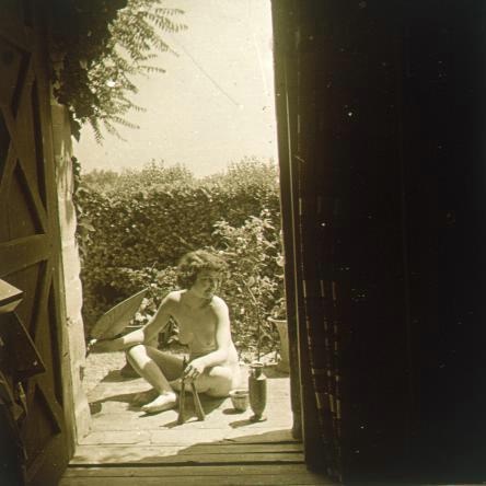 Обнаженная, сидящая на досках крыльца, 1890 - 1909