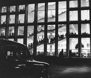 Кремлевский дворец съездов, 1961 год, г. Москва. Выставки:&nbsp;«СССР в 1961 году», «Ночная Москва», видео «Кремлевский дворец съездов» с этим снимком.