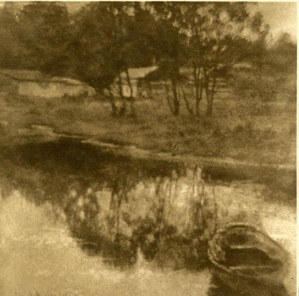 Пруд с лодкой, 1910-е. Видео «К 180-летию фотографии. Эпизод X: 1920-е годы. Авангардная фотография» с этой фотографией.