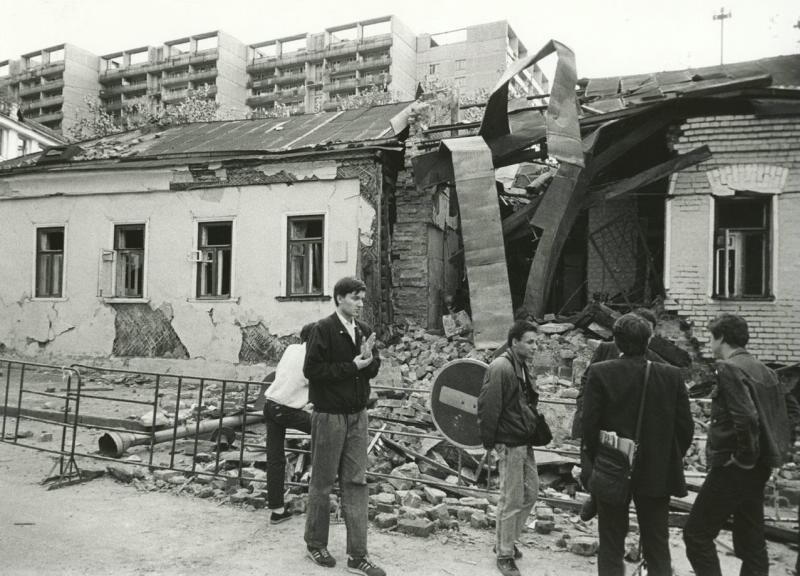 «После взрыва здания в Старомонетном переулке, дом 36, где помещался штаб движения "Демократическая Россия"», 18 мая 1991