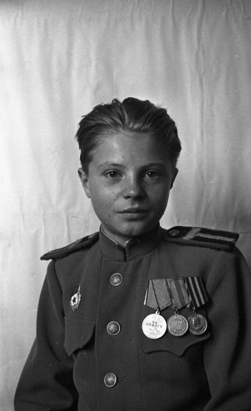 Портрет мальчика-орденоносца Бориса Зинилевского, 1946 год