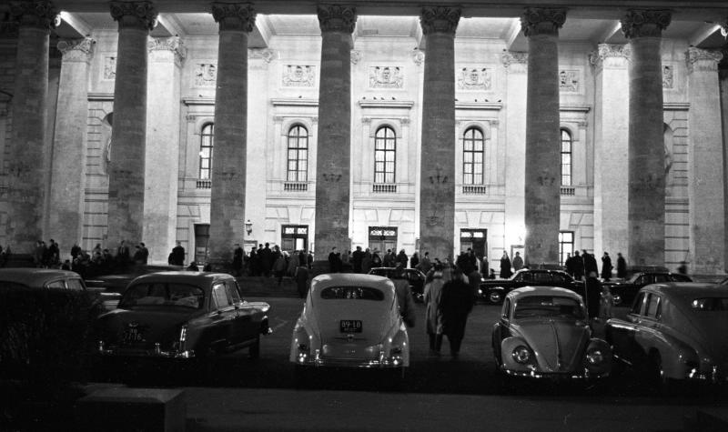 Большой театр, 1961 год, г. Москва. Современная Театральная площадь.Выставка «СССР в 1961 году» с этой фотографией.