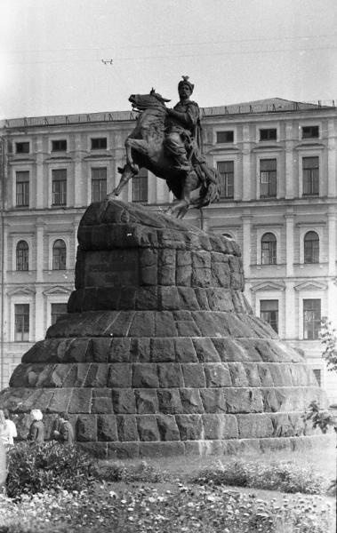Памятник Богдану Хмельницкому, 1960-е, Украинская ССР, г. Киев, пл. Богдана Хмельницкого