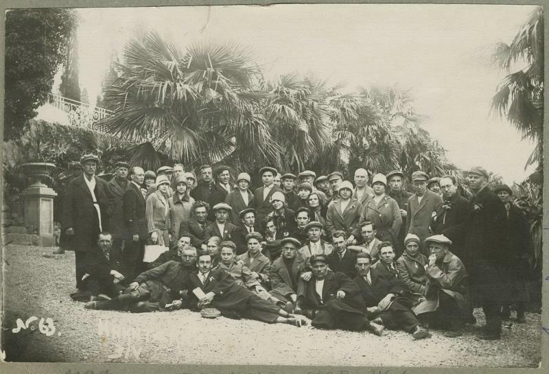 Групповой снимок отдыхающих в Крыму, 1927 год, Крым