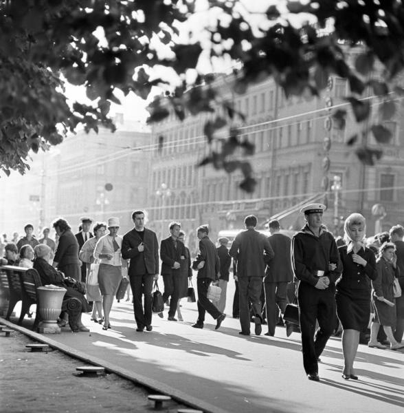 Прохожие на Невском проспекте, 1966 год, г. Ленинград