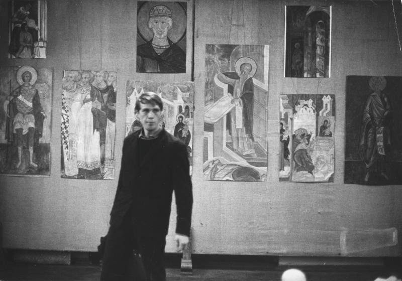 Студент Московского высшего художественно-промышленного училища, январь 1969, г. Москва. Из серии «МВХПУ, бывшее Строгановское училище».