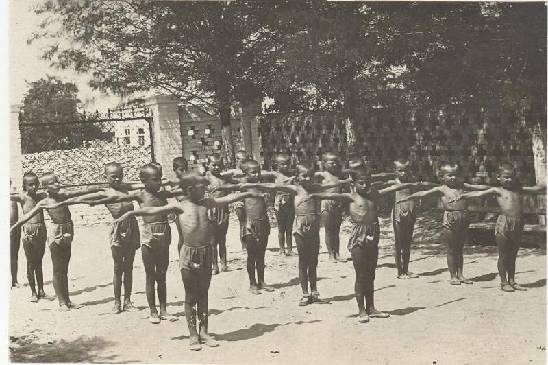 На зарядке в летнем лагере, 1930-е, г. Ленинград