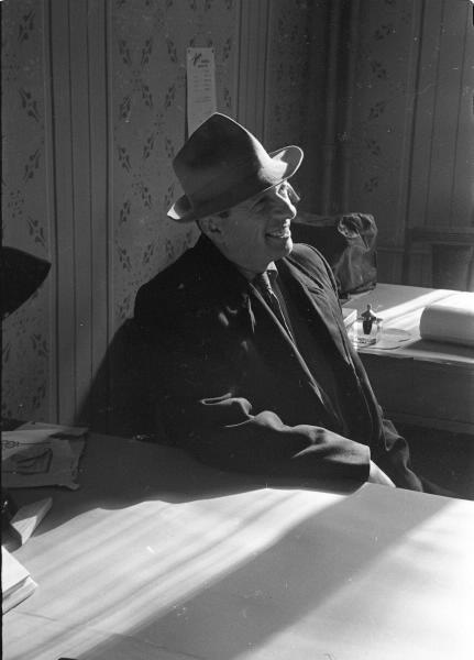 Портрет мужчины в шляпе, 1958 год, г. Свердловск. Выставка «Без погон, но в шляпе» с этой фотографией.
