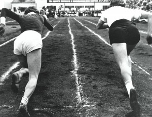 Старт, 1930-е. Видео «К 180-летию фотографии. Эпизод X: 1920-е годы. Авангардная фотография», выставка «Ольга Игнатович» с этой фотографией.