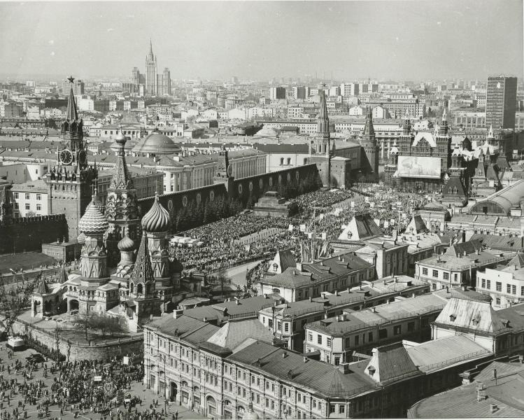 Праздничная демонстрация на Красной площади, 1970-е, г. Москва
