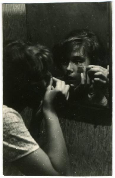 У зеркала, 1965 год