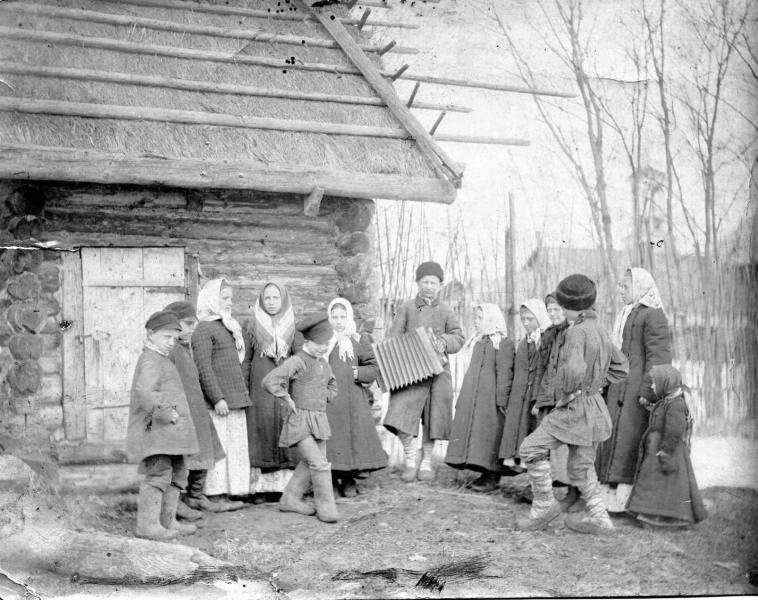 Гуляние крестьянских детей, 1910-е