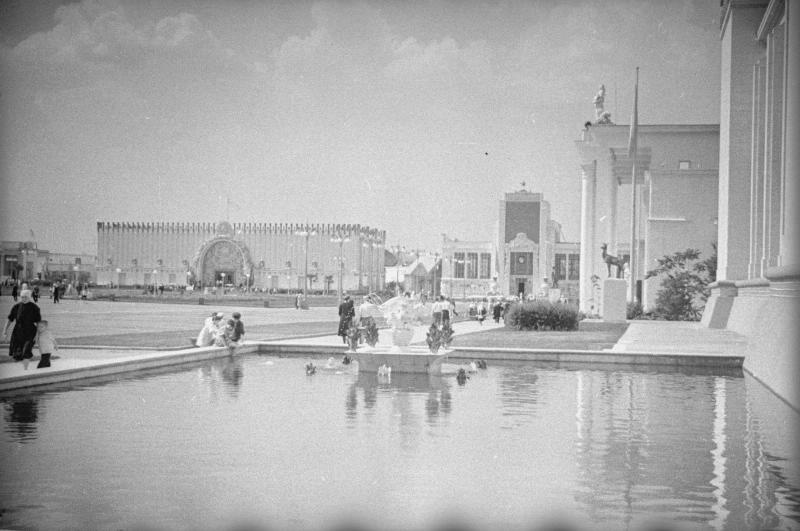 ВСХВ. Бассейн около павильона ДВКА, 1939 год, г. Москва
