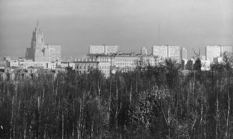 «Осень. Новый пейзаж Москвы», 1968 - 1975, г. Москва