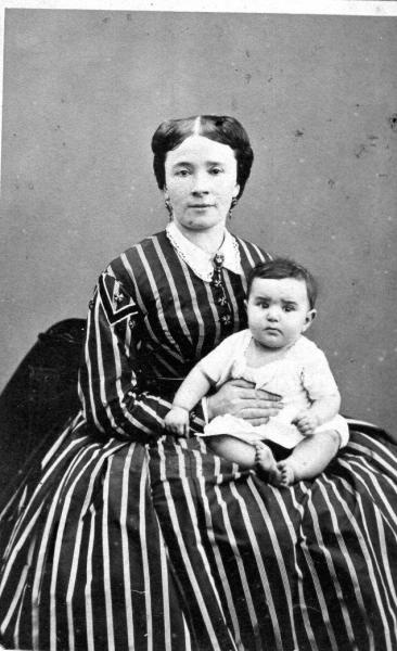 Портрет женщины с ребенком на руках, 1860-е