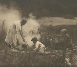 Пикник, 1924 год, Московская губ., дер. Лужки. Выставки «Лучшие фотографии Василия Улитина» и&nbsp;«Лето – это маленькая жизнь» с этой фотографией.&nbsp;