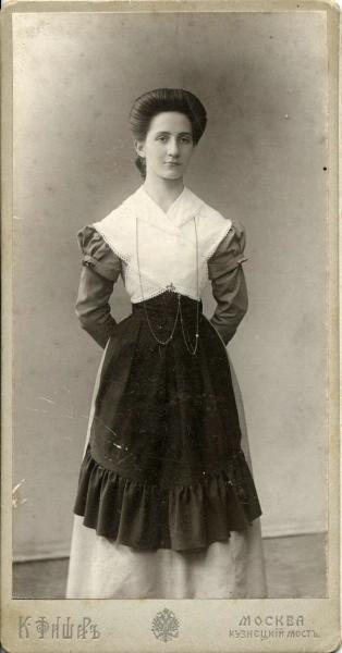 Портрет выпускницы гимназии, 1900-е, г. Москва