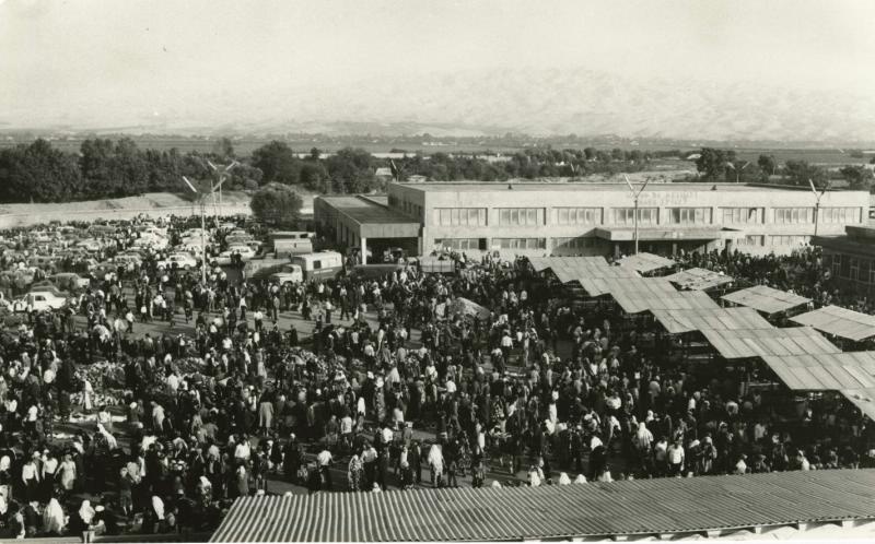 Колхозный рынок в Пахтаабаде, 1972 год, Таджикская ССР, Пахтаабад