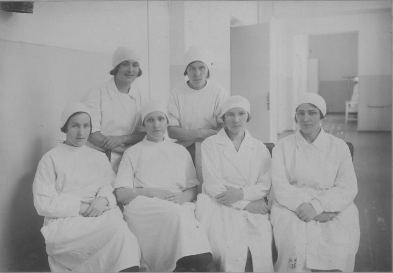 Дежурная бригада врачей и акушерок, 1930-е