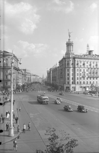 Пушкинская площадь и перспектива улицы Горького, 1950-е, г. Москва. Ныне улица Тверская.