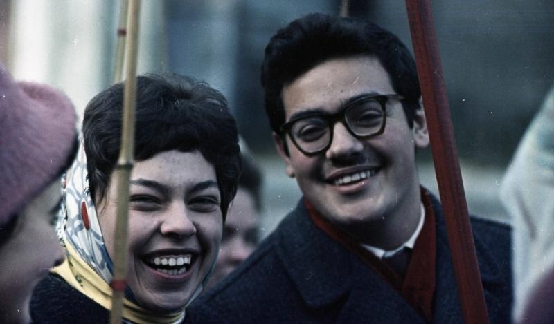 Студенты на демонстрации, 1963 - 1964, г. Москва. Выставка «Молодежь 1960-х» с этой фотографией.&nbsp;
