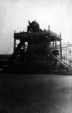 Снятие памятника Александру III, 17 - 31 июля 1918, г. Москва