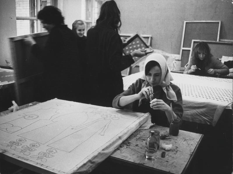 В аудитории, январь 1969, г. Москва. Из серии «МВХПУ, бывшее Строгановское училище».