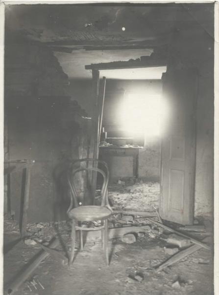 Разбитая снарядом комната, 1917 год