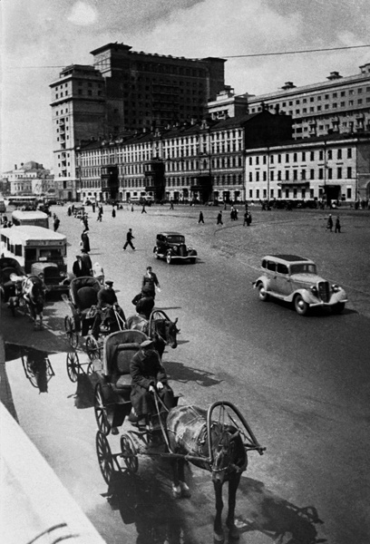 У гостиницы «Москва», 1937 год, г. Москва